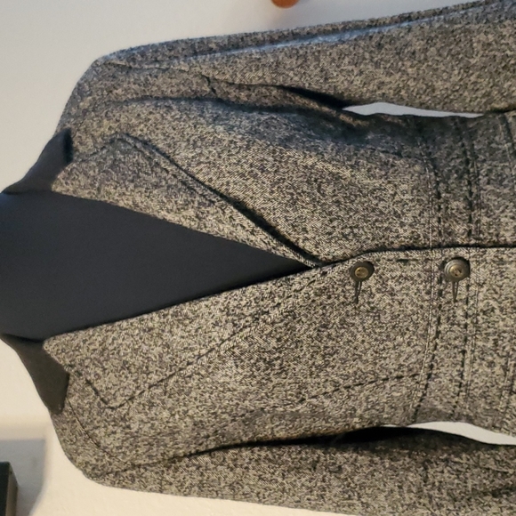 CAbi B/W Wool Blend Riding Jacket with Great Details, Sz 8 - Picture 2 of 16